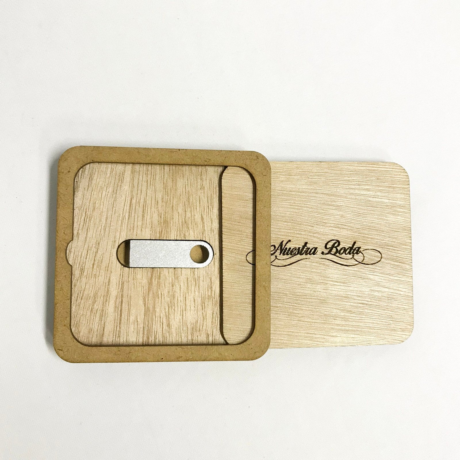 onecutbox-cajasparausbpersonalizadas-estuchesdemaderaparausb-cajasparaentregasfotograficas-packagingpersonalizadoparafotos-photobookpersonalizado-cajasmadera-ST1B